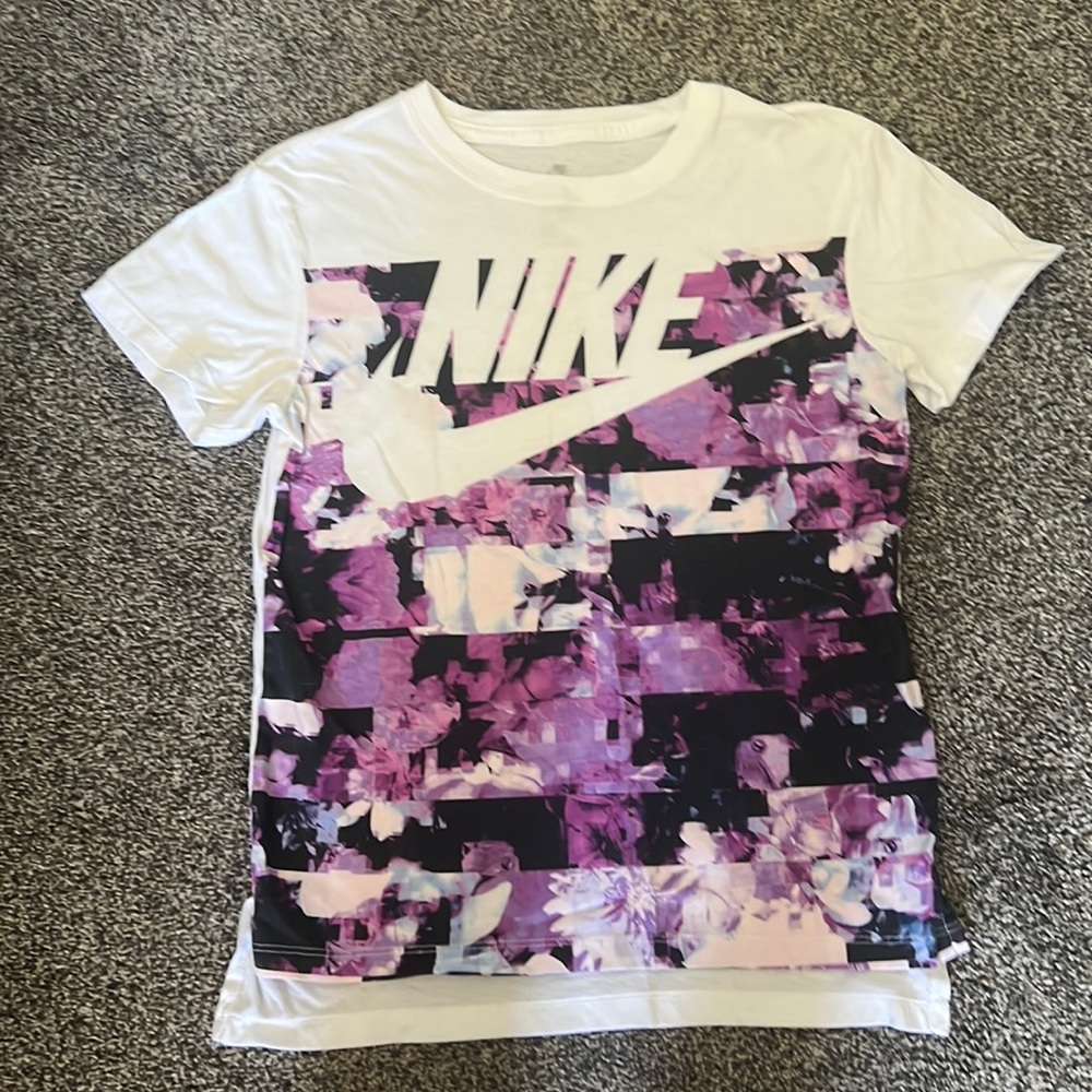 Girls medium Nike shirt